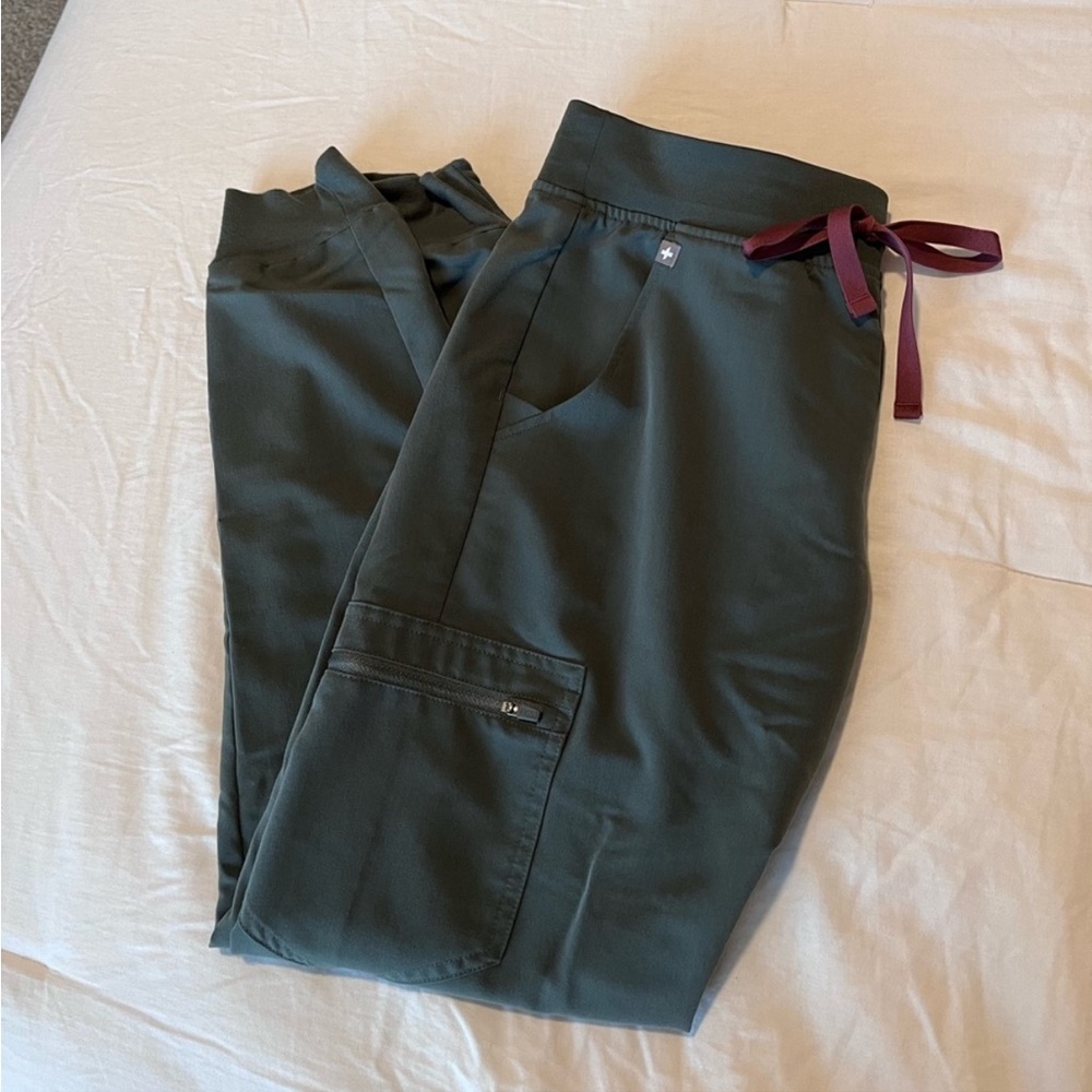Figs Zamora joggers Bonsai green